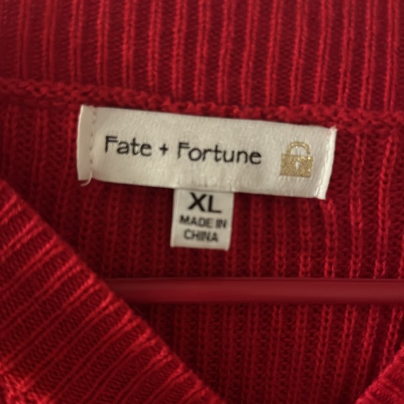 Pink and red sweater - Picture 3 of 3